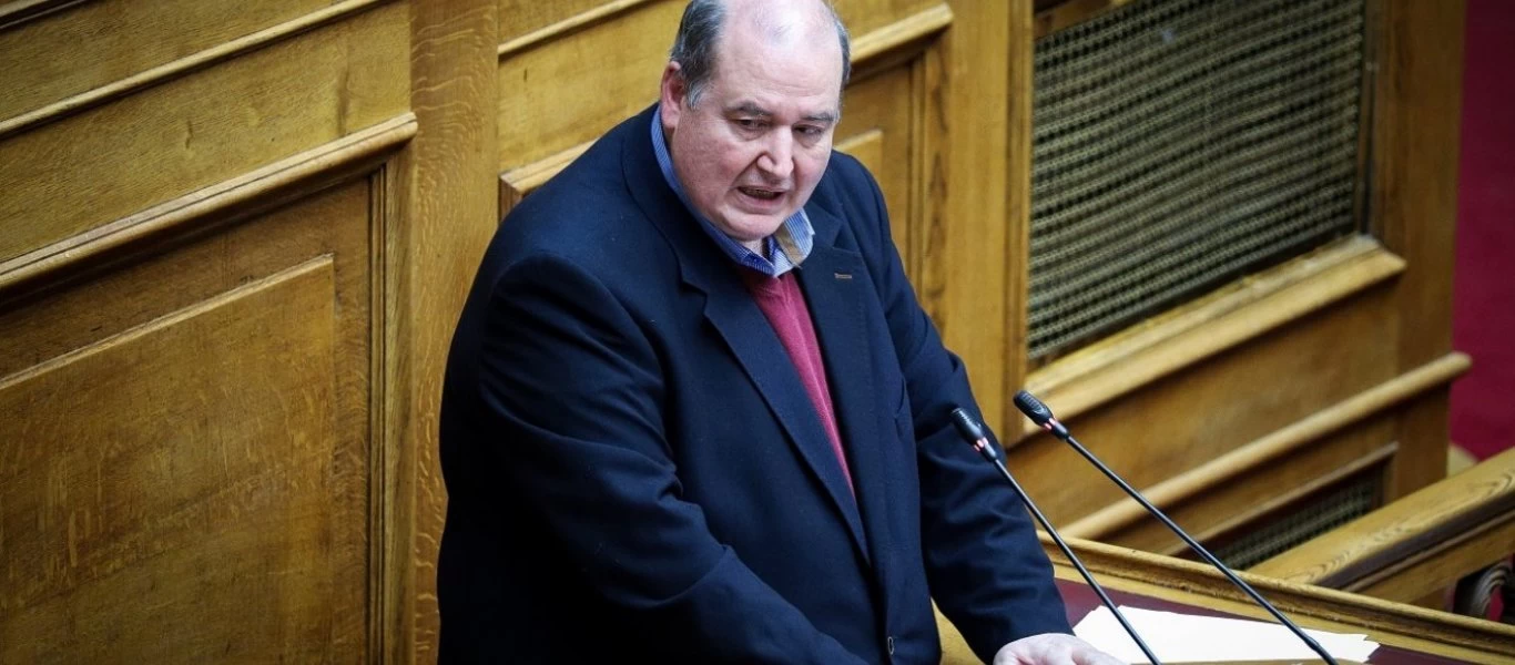 «Πυρά» Ν.Φίλη σε κυβέρνηση: «Ανευθυνότητα το άνοιγμα των σχολείων τον Σεπτέμβρη»